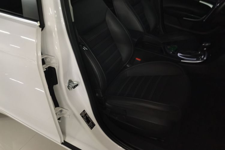 别克 君威 2015款 1.6T 精英技术型局部细节41