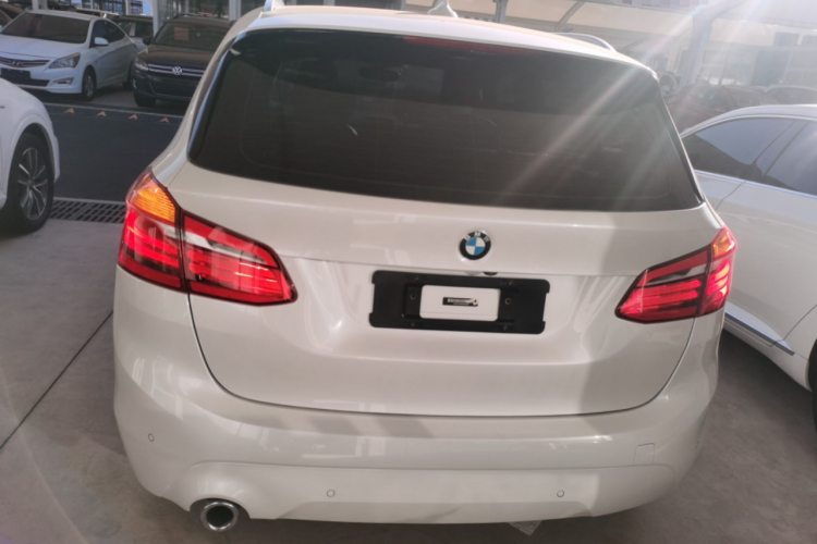 宝马2系旅行车 2018款 218i 领先型车身外观6004