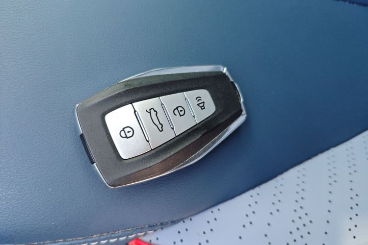 吉利几何E萤火虫 2022款 401KM 玲珑虎 4座中控内饰7001