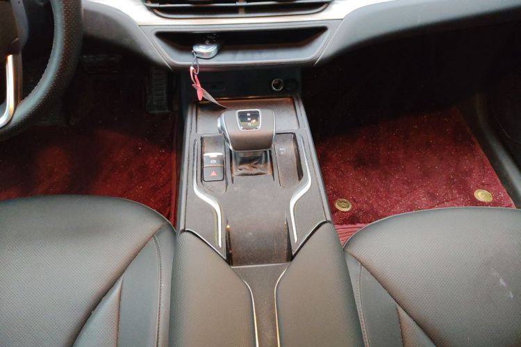 红旗E-QM5 2024款 610km PLUS中控内饰18