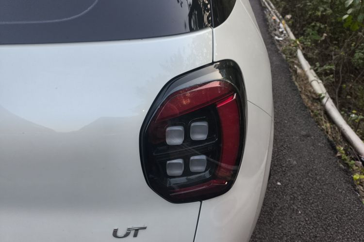 埃安 AION UT 2025款 420智享版车身外观9