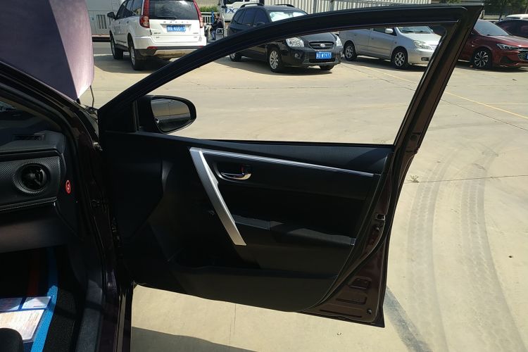 丰田 雷凌 2017款 改款双擎 1.8H GS E-CVT精英天窗版 国V中控内饰42