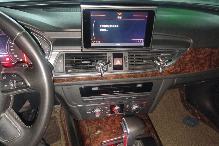 奥迪A6L 2015款 TFSI 百万纪念智领型中控内饰16