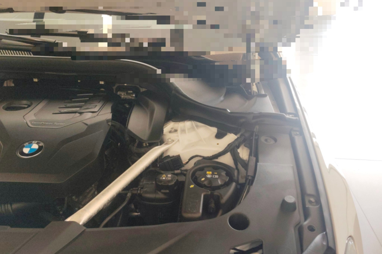 宝马6系GT 2022款 630i 豪华设计套装机舱底盘26