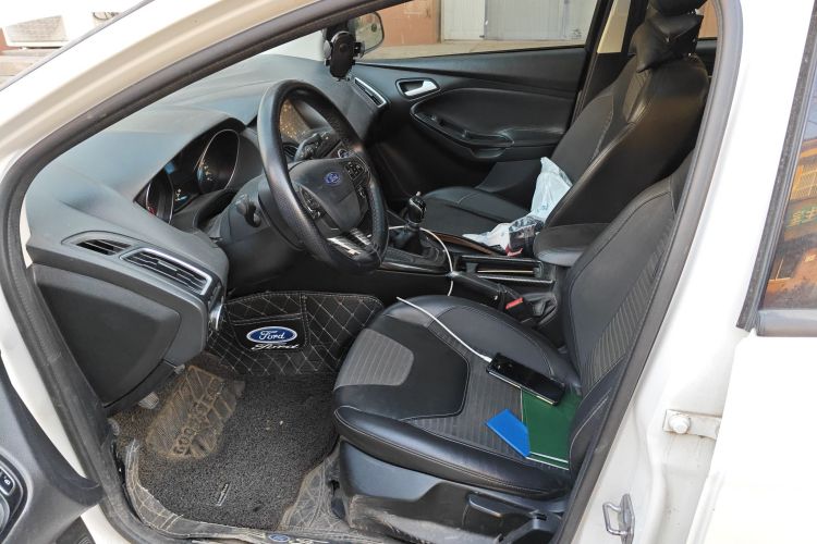 福特 福克斯 2015款 三厢 EcoBoost 125 手动超能风尚型局部细节19