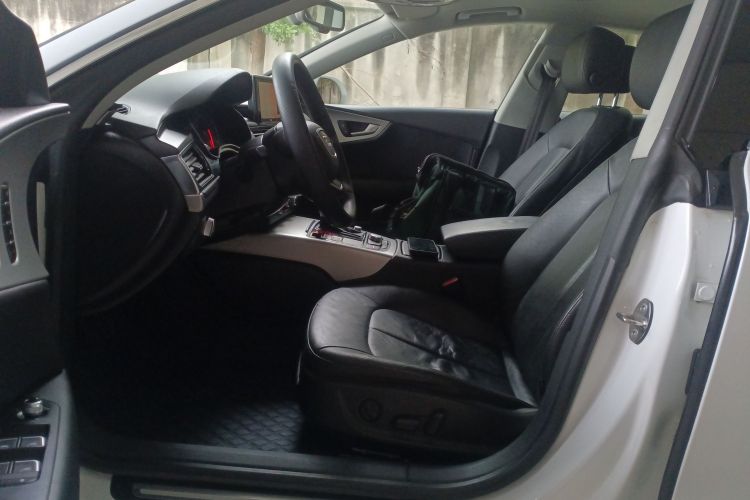 奥迪A7 2013款 35 FSI quattro进取型中控内饰20