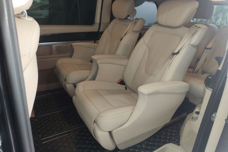 奔驰V级 2018款 V 260 尊贵版 国VI中控内饰7004