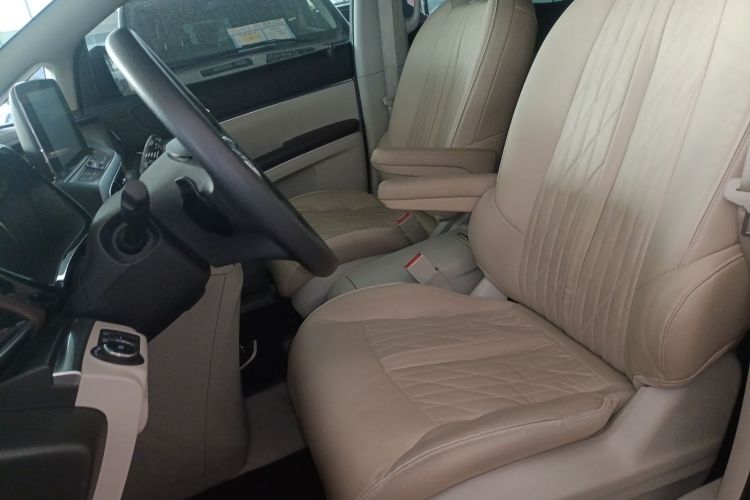 别克GL8 2022款 陆上公务舱 652T 舒适型中控内饰19