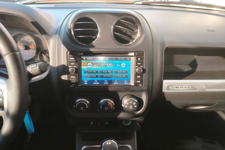 Jeep 指南者(进口) 2015款 2.0L 两驱运动版局部细节16