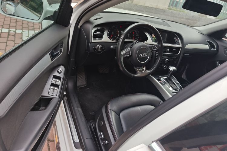 奥迪A4L 2013款 35 TFSI 自动标准型中控内饰7003