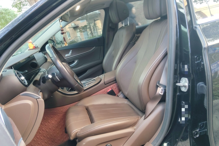 奔驰E级 2022款 改款二 E 260 L中控内饰19