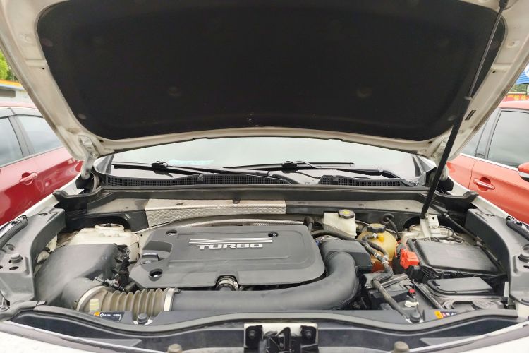 凯迪拉克XT4 2018款 28T 两驱领先型机舱底盘24