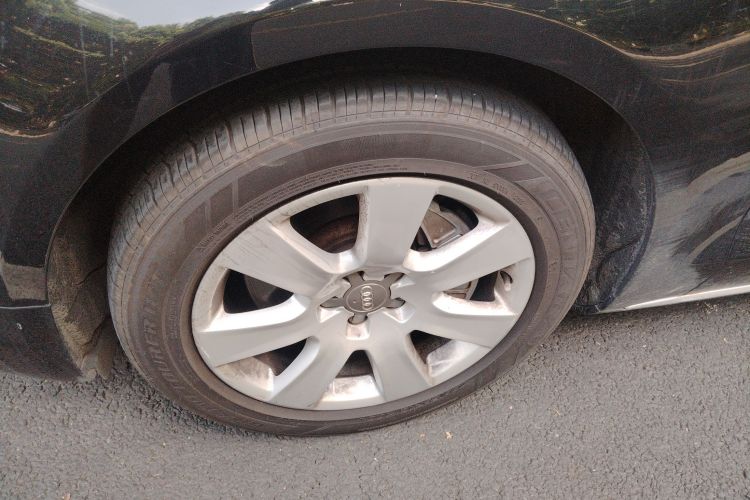 奥迪A8 2013款 A8L 30 FSI 舒适型车身外观35