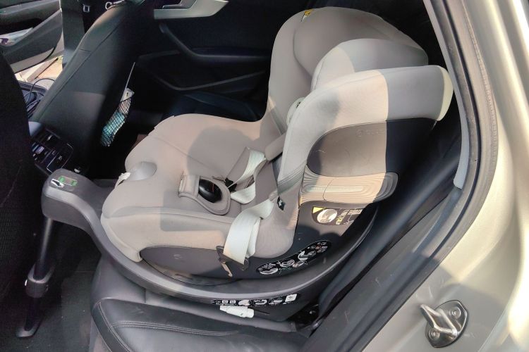 奥迪A4L 2018款 30周年年型 45 TFSI quattro 个性运动版中控内饰7004