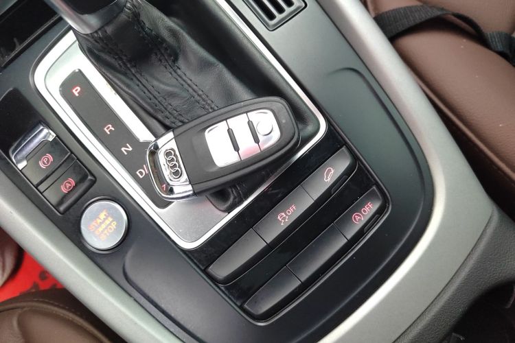 奥迪Q5 2017款 40 TFSI 进取型中控内饰11