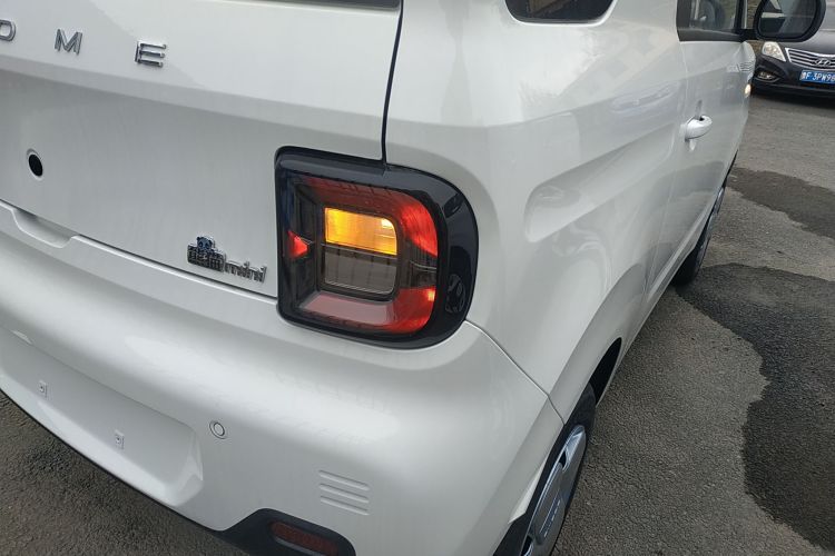 吉利银河 2024款 熊猫mini 200km 耐力熊车身外观9