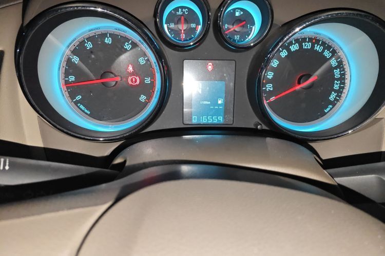 别克 英朗 2013款 GT 1.6L 自动时尚版中控内饰15