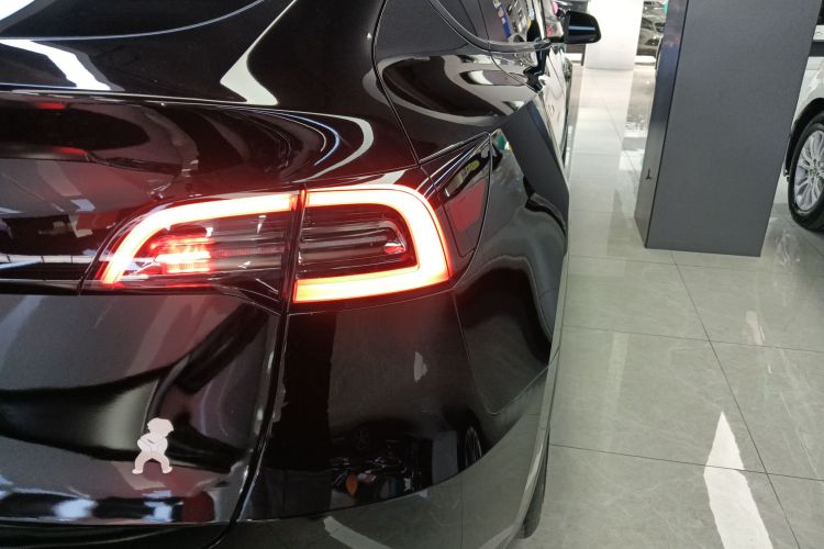 特斯拉 Model Y 2022款 改款 后轮驱动版车身外观6006