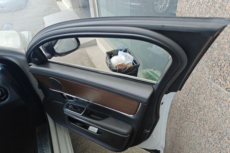 捷豹XJ 2016款 XJL 3.0 SC 两驱典雅商务版中控内饰7005