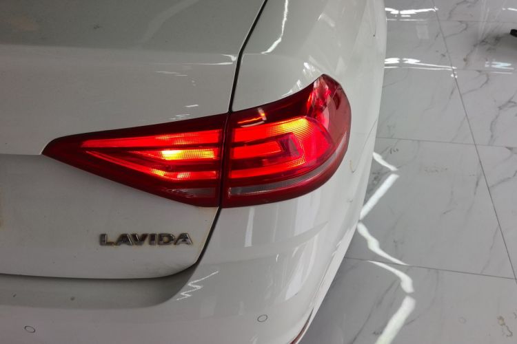 大众 朗逸 2017款 1.6L 自动风尚版车身外观9