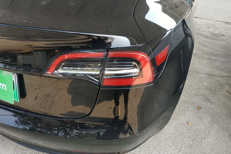 特斯拉 Model 3 2022款 后轮驱动版车身外观9