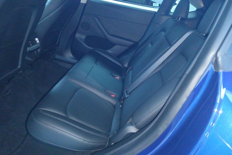 特斯拉 Model Y 2022款 长续航全轮驱动版中控内饰7004