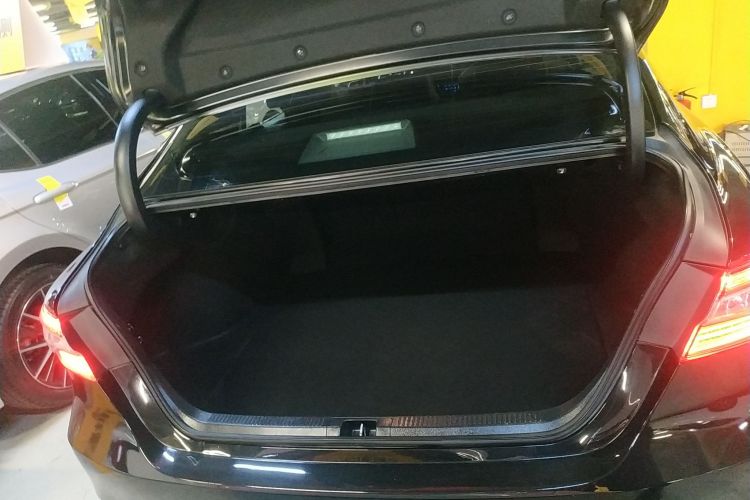 丰田 凯美瑞 2023款 2.5G 豪华版机舱底盘23