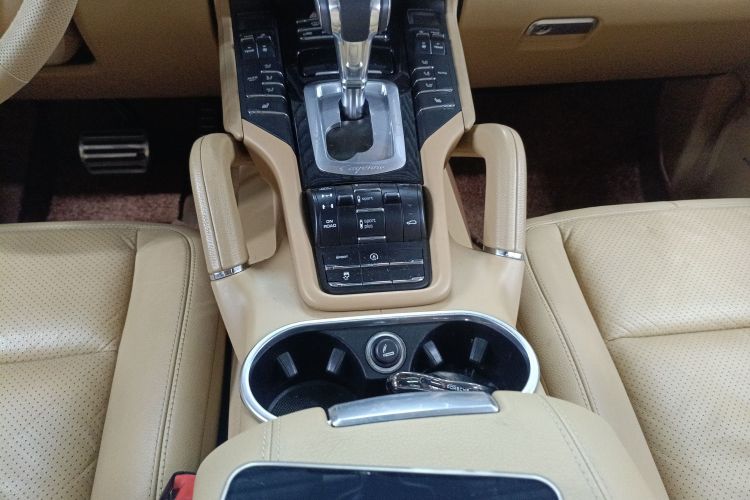 保时捷 2016款 Cayenne 3.0T中控内饰18