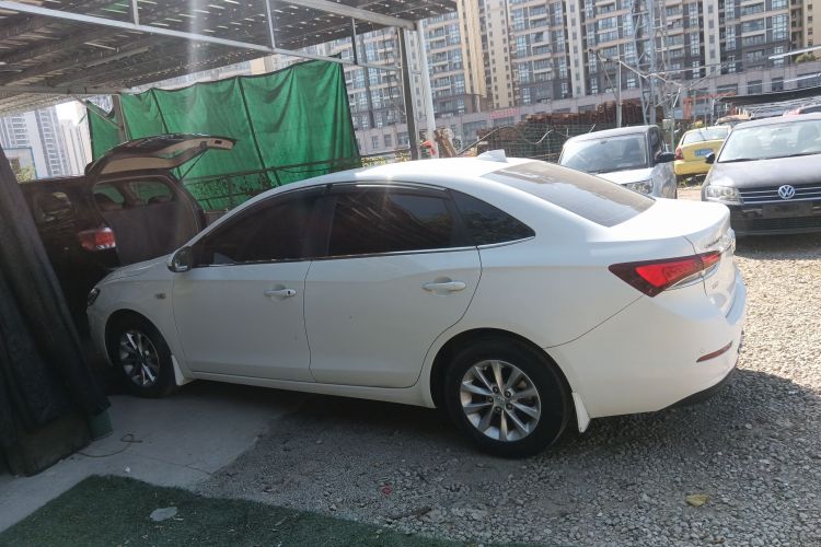 别克 英朗 2019款 15T 双离合进取型 国VI车身外观4