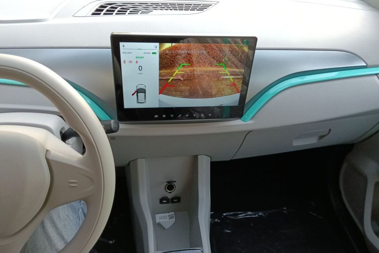 江铃集团新能源 易至EV3 2025款 Plus 330KM舒适型中控内饰16