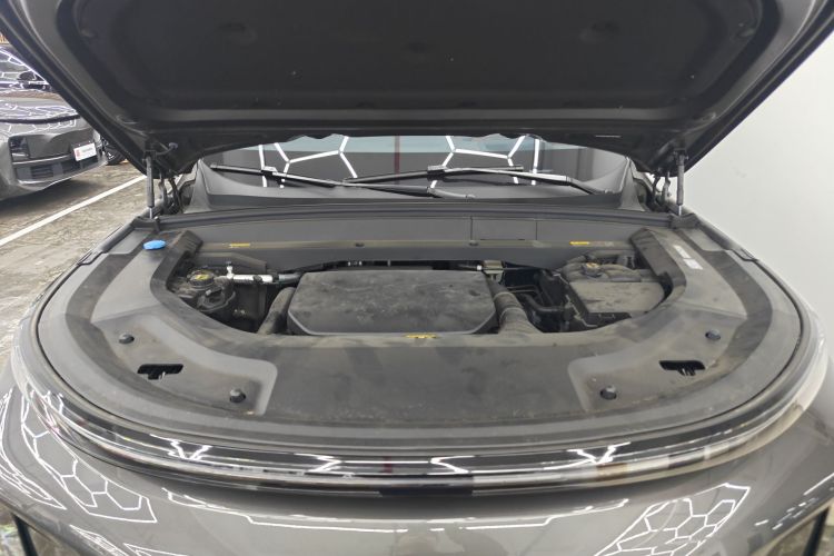 理想汽车 理想L8 2024款 Ultra机舱底盘24