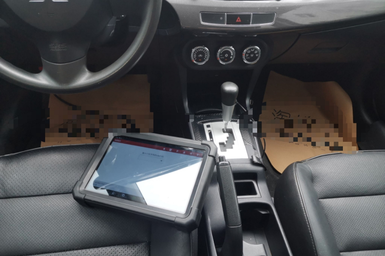 三菱 翼神 2014款 竞速版 1.8L CVT舒适型局部细节18