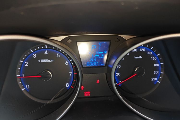 北京现代ix35 2012款 2.0L 自动两驱精英版GLS中控内饰15