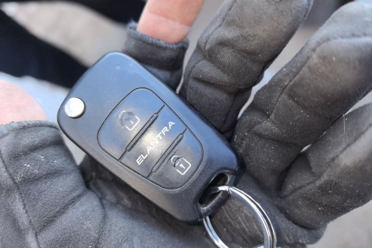 现代 悦动 2011款 1.6L 自动豪华型中控内饰11