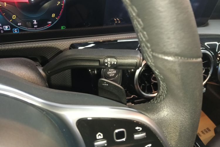 奔驰A级 2020款 改款 A 200 L 运动轿车动感型中控内饰18