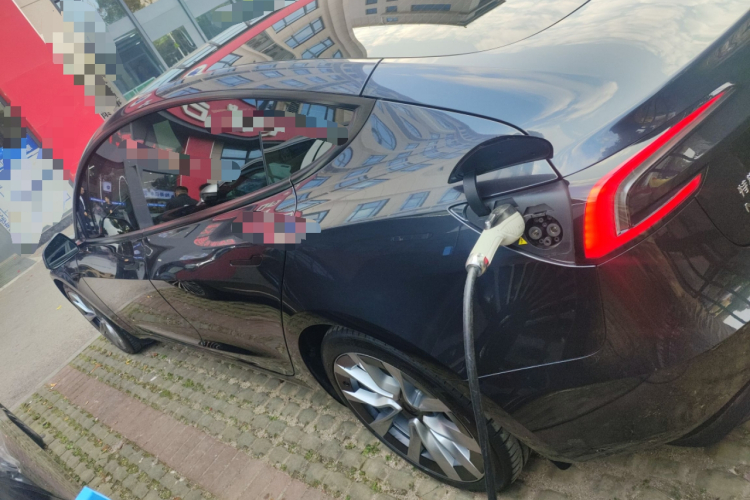 特斯拉 Model 3 2023款 长续航全轮驱动版车身外观6003