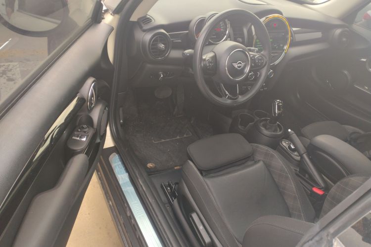 MINI 2018款 1.5T COOPER 经典派中控内饰7003