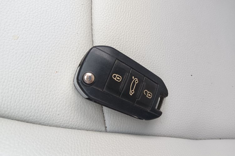 雪铁龙 爱丽舍 2015款 质尚版 1.6L 自动时尚型中控内饰11