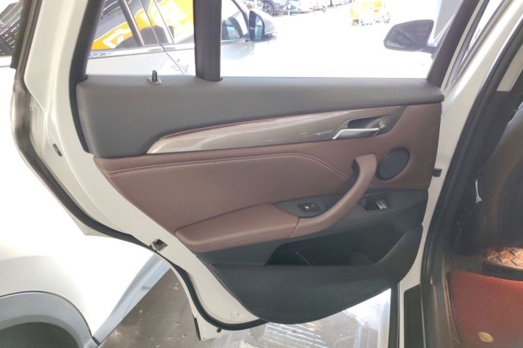 宝马X1新能源 2019款 xDrive25Le 里程升级版中控内饰49