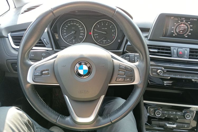 宝马2系旅行车 2016款 218i 运动设计套装中控内饰13