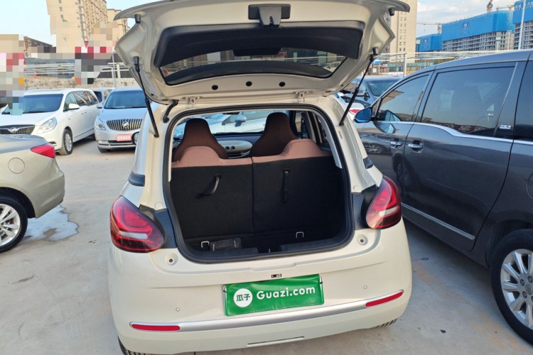 五菱汽车 五菱缤果 2025款 203km 轻享款机舱底盘23