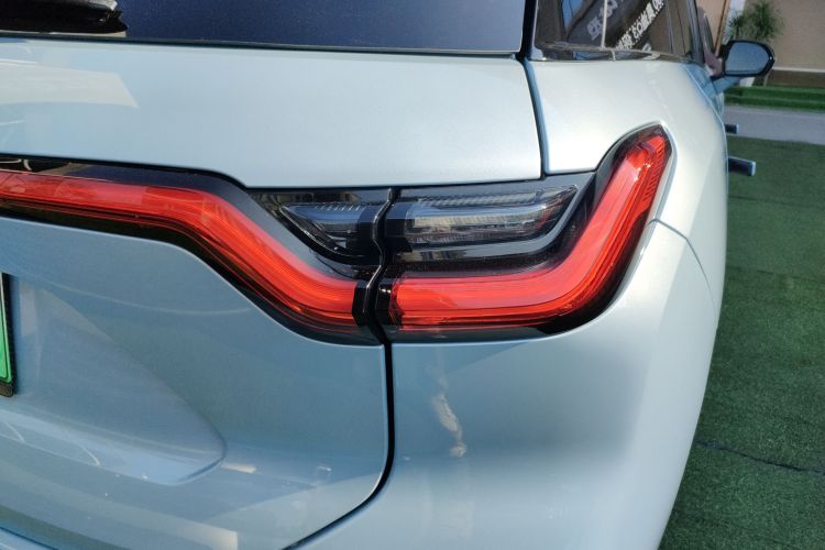 蔚来ES6 2020款 600KM 运动版车身外观9