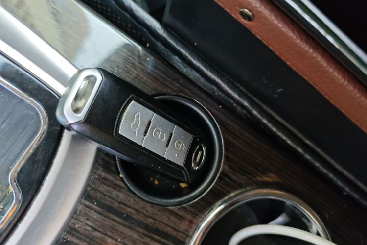 广汽传祺 传祺GS5 Super 2016款 2.0L 自动两驱周年纪念版中控内饰11