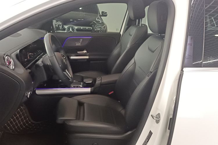 奔驰GLA 2023款 GLA 220中控内饰19