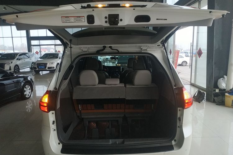 丰田Sienna（平行进口） 机舱底盘23