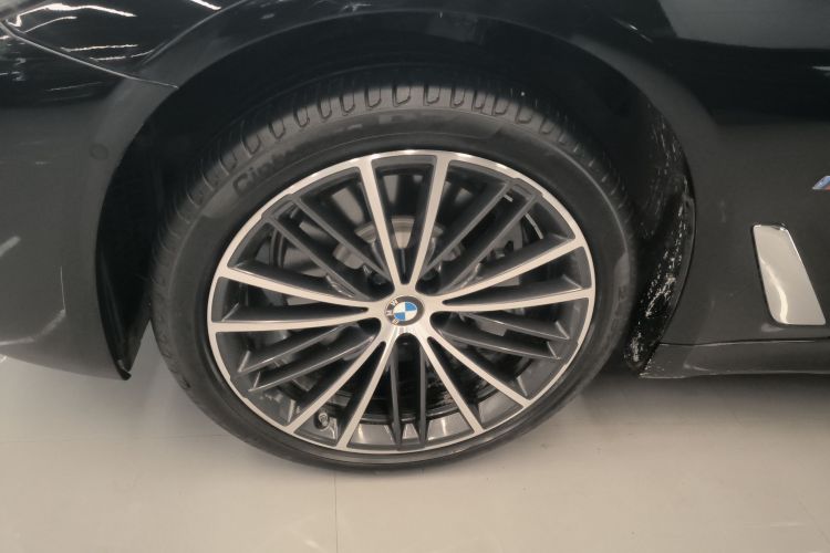 宝马5系 2023款 530Li 领先型 M运动套装车身外观6007