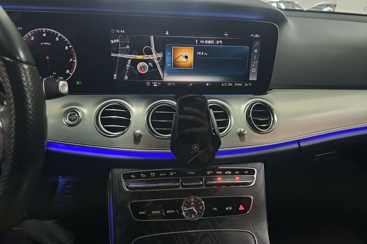 奔驰E级(进口) 2019款 E 260 运动版中控内饰16