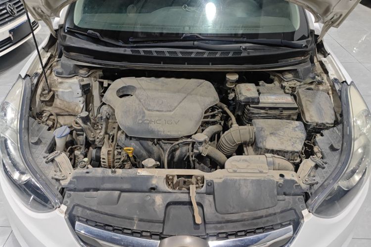 现代 朗动 2015款 1.6L 自动时尚型机舱底盘24