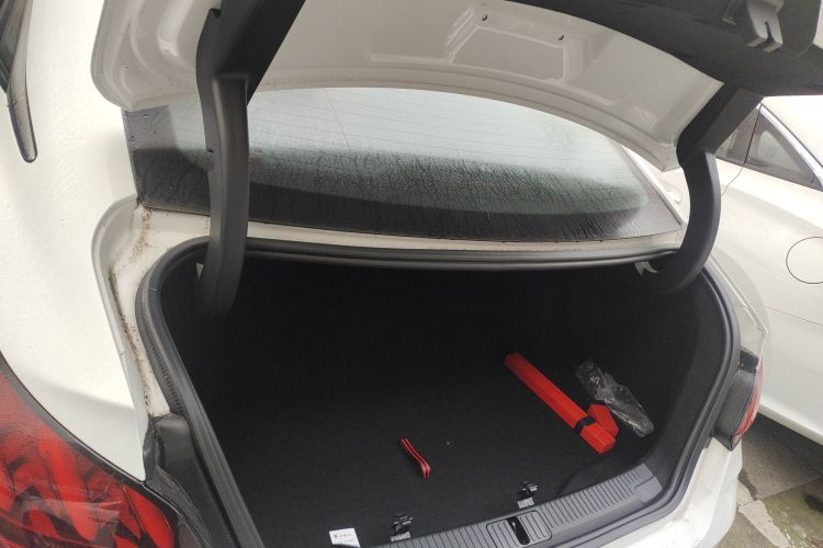 名爵 MG5 2023款 180DVVT 手动风尚版机舱底盘23