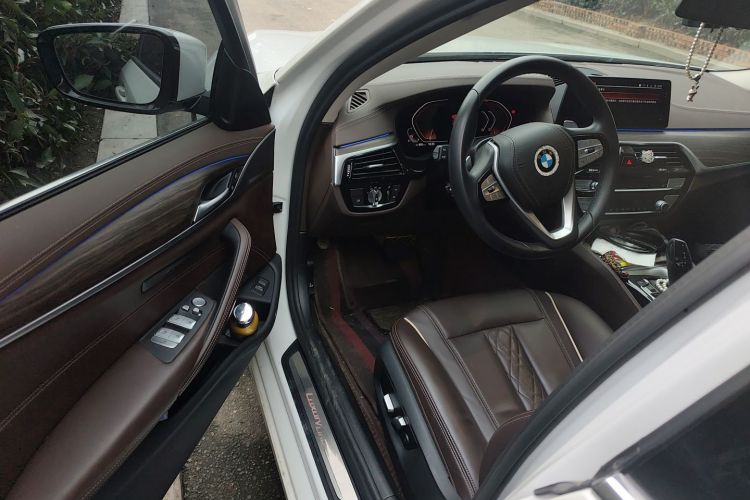 宝马5系 2020款 530Li 领先型 豪华套装中控内饰20